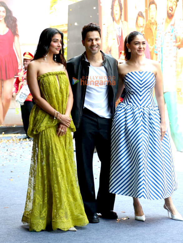 photos varun dhawan pooja hegde mrunal thakur david dhawan and others grace the trailer launch of hai jawani toh ishq hona hai 10