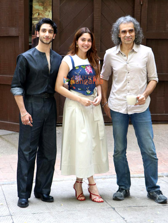 Photos Vedang Raina, Sharvari and Imtiaz Ali snapped promoting Main ...