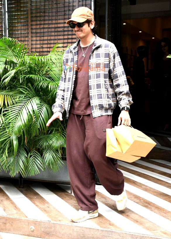 photos vijay varma snapped outside a cafe in bandra 3