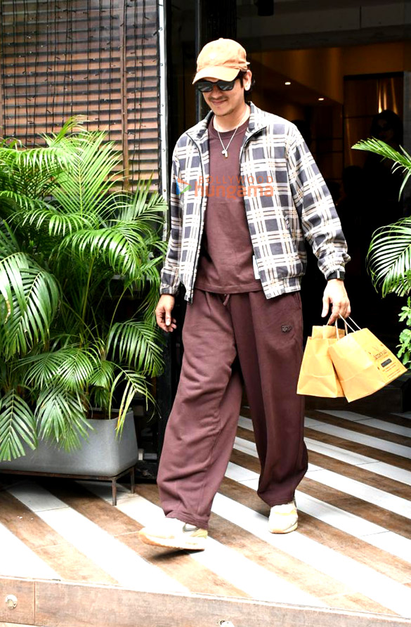 photos vijay varma snapped outside a cafe in bandra 4