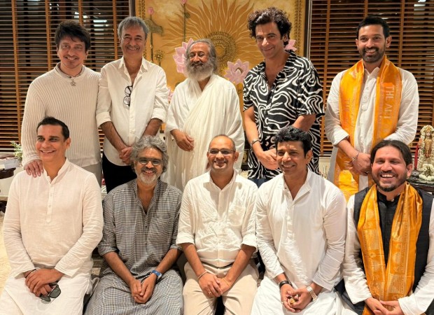 एक्सक्लूसिव: बेंगलुरु में गुरुदेव श्री श्री रविशंकर के साथ साजिद नाडियाडवाला, राजकुमार हिरानी, ​​विक्रांत मैसी, सुनील ग्रोवर की दिल छू लेने वाली मुलाकात की अंदरूनी कहानी