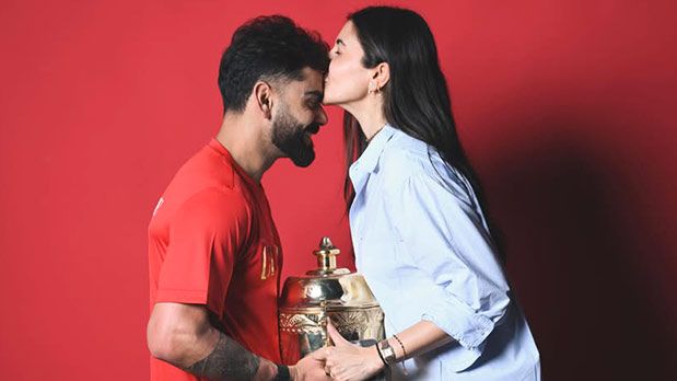 Anushka Sharma kisses Virat Kohli on the forehead as RCB clinch second consecutive IPL title