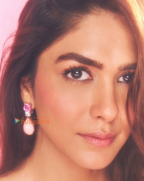 mrunal thakur 4 122