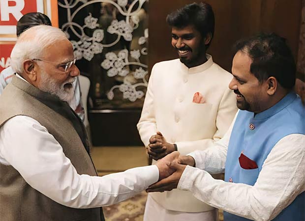 पीएम नरेंद्र मोदी ने पंचायत के अभिनेता अशोक पाठक और दुर्गेश कुमार से मुलाकात की: वायरल