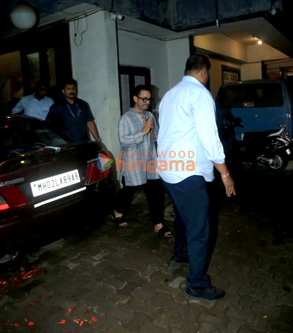 photos aamir khan snapped in bandra 3 7