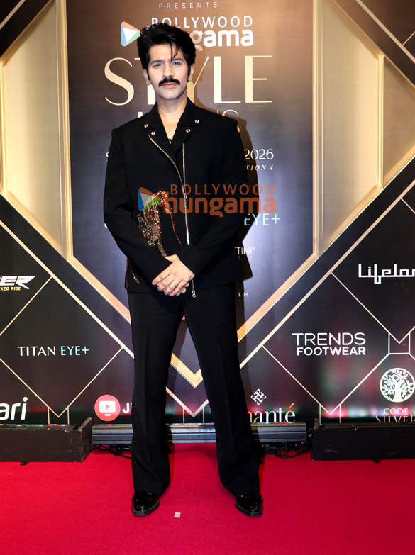 photos akshay kumar ananya panday sharvari shahid kapoor bhumi pednekar vaani kapoor arshad warsi and others grace the red carpet at bollywood hungama style icon awards 26 27