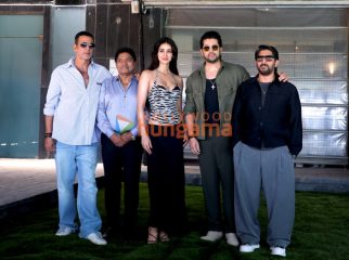 Photos: Akshay Kumar, Disha Patani, Suniel Shetty, Arshad Warsi and others snapped promoting their film Welcome To The Jungle in Juhu
