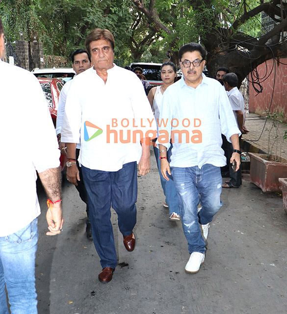 photos anil kapoor hema malini sajid nadiadwala anu malik and others attend late pahlaj nihalanis prayer meet 39