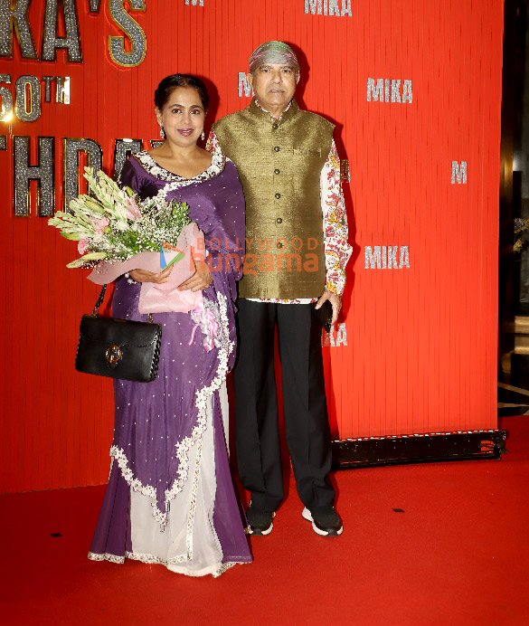 photos hema malini anupam kher sonu nigam iulia vantur and others attend mika singhs 50th birthday bash 9