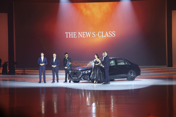 photos karan johar and kiara advani walked the ramp for rahul mishras car launch 7