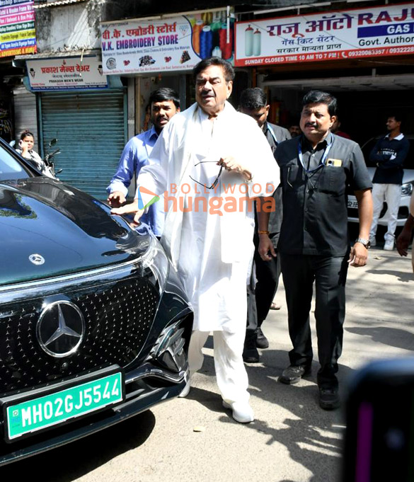 photos malaika arora farhan akhtar david dhawan shatrughan sinha and others attend the funeral of pahlaj nihalani 6