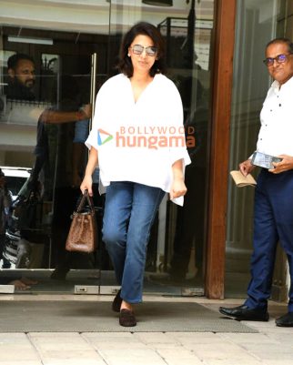 Photos: Neetu Singh spotted outside a dental clinic in Khar