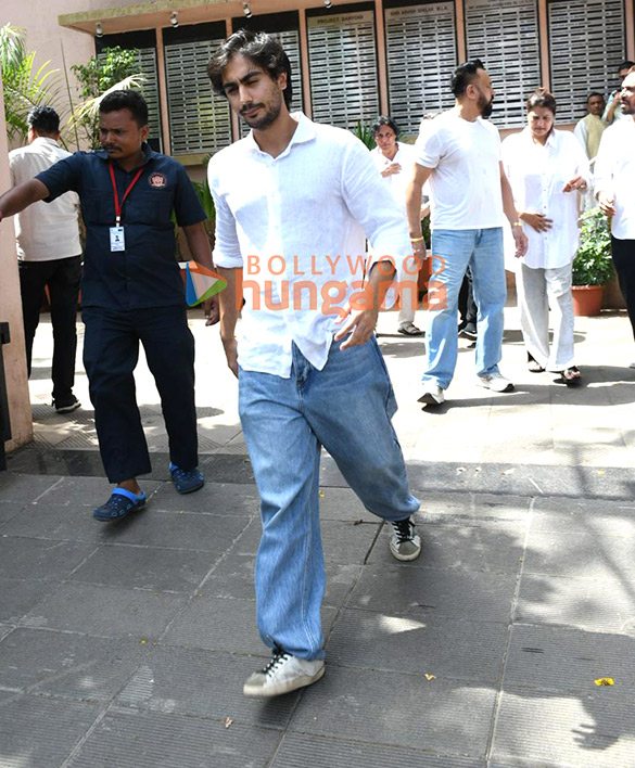photos salman khan sohail khan arbaaz khan and others snapped at kumud ranes funeral 15