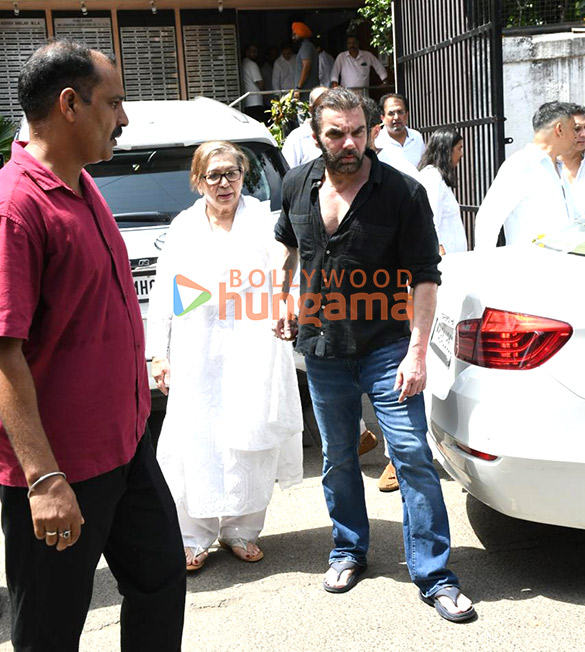 photos salman khan sohail khan arbaaz khan and others snapped at kumud ranes funeral 4