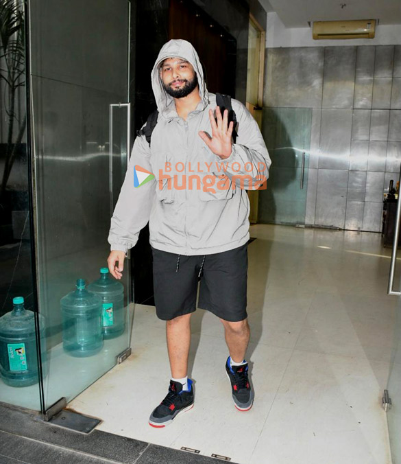 Photos: Siddhant Chaturvedi snapped outside a gym in Santacruz Photos: Siddhant Chaturvedi snapped outside a gym in Santacruz