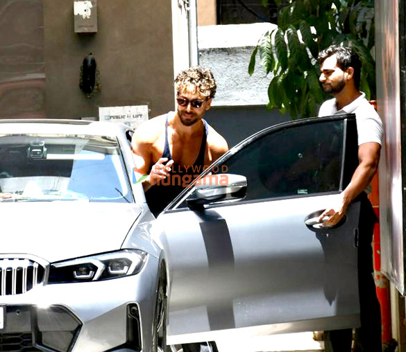 photos tiger shroff snapped outside a clinic in bandra 4 3