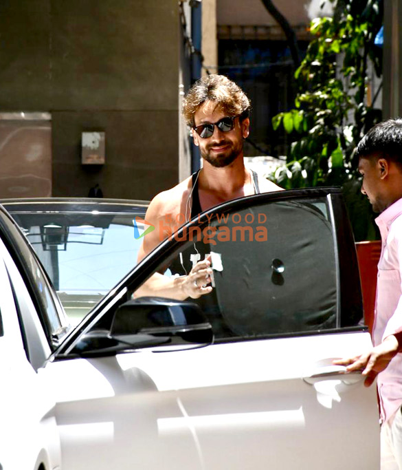 photos tiger shroff spotted outside a gym in bandra 1