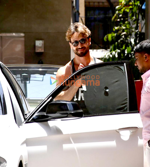 photos tiger shroff spotted outside a gym in bandra 3