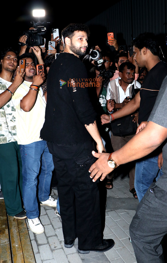 photos varun dhawan mrunal thakur pooja hegde and others grace hai jawani toh ishq hona hai special screening 6