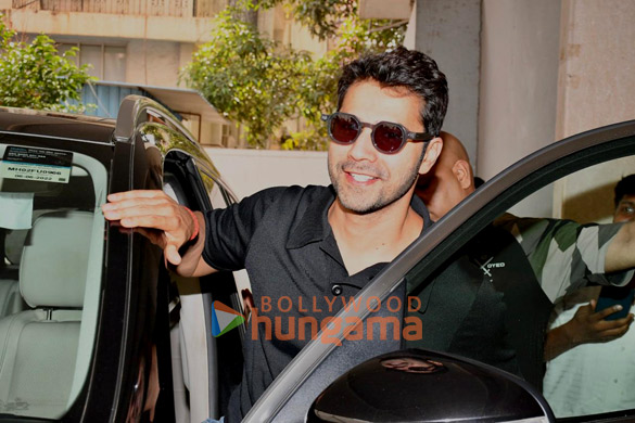 Photos: Varun Dhawan snapped at Tips office in Khar Photos: Varun Dhawan snapped at Tips office in Khar