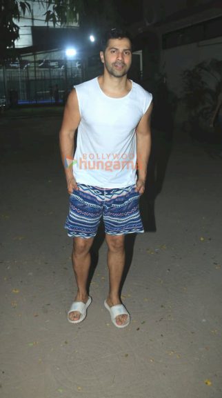 Photos: Varun Dhawan snapped in Bandra