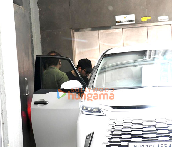 photos vicky kaushal snapped outside a clinic in bandra 2