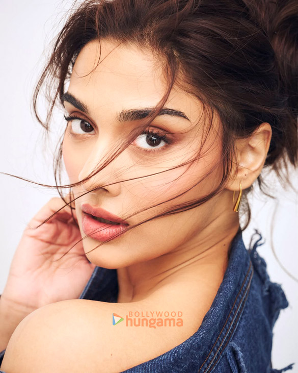 saiee manjrekar 5 24