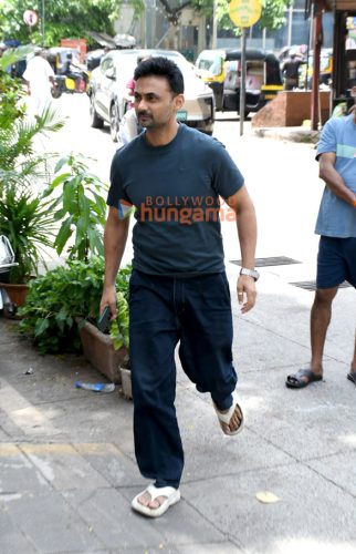 Photos: Celebs attend Pyarelal Ramprasad Sharma’s wife’s funeral