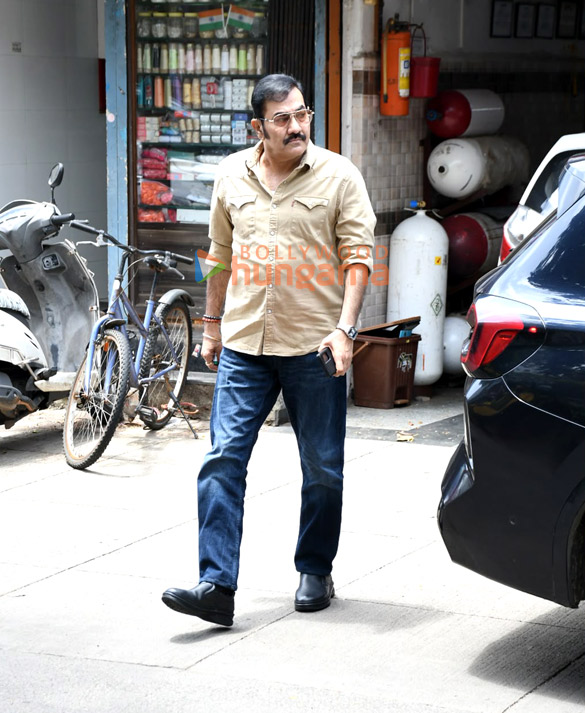 photos celebs attend pyarelal ramprasad sharmas wifes funeral 2