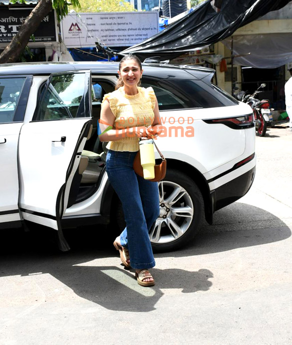 photos dhvani bhanushali spotted in khar 3