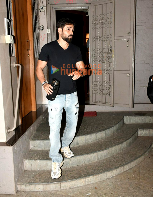 photos emraan hashmi snapped outside a dubbing studio in bandra 3