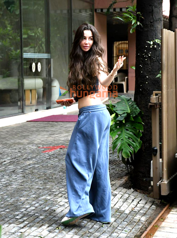 photos giorgia andriani snapped outside a dance class in bandra 3