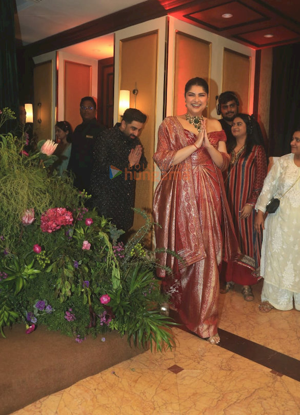 photos janhvi kapoor anil kapoor bhumi pednekar varun dhawan rakul preet singh rekha and others attend anshula kapoor and roha 44