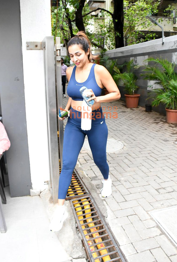 photos malaika arora snapped outside a gym in bandra 3 2