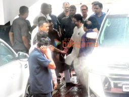 Photos: Raj Thackeray, Irfan Pathan snapped with Aamir Khan after his wedding with Gauri Spratt