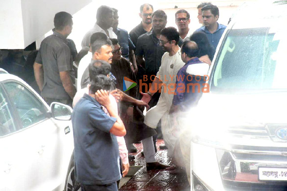 Photos: Raj Thackeray, Irfan Pathan snapped with Aamir Khan after his wedding with Gauri Spratt Photos: Raj Thackeray, Irfan Pathan snapped with Aamir Khan after his wedding with Gauri Spratt