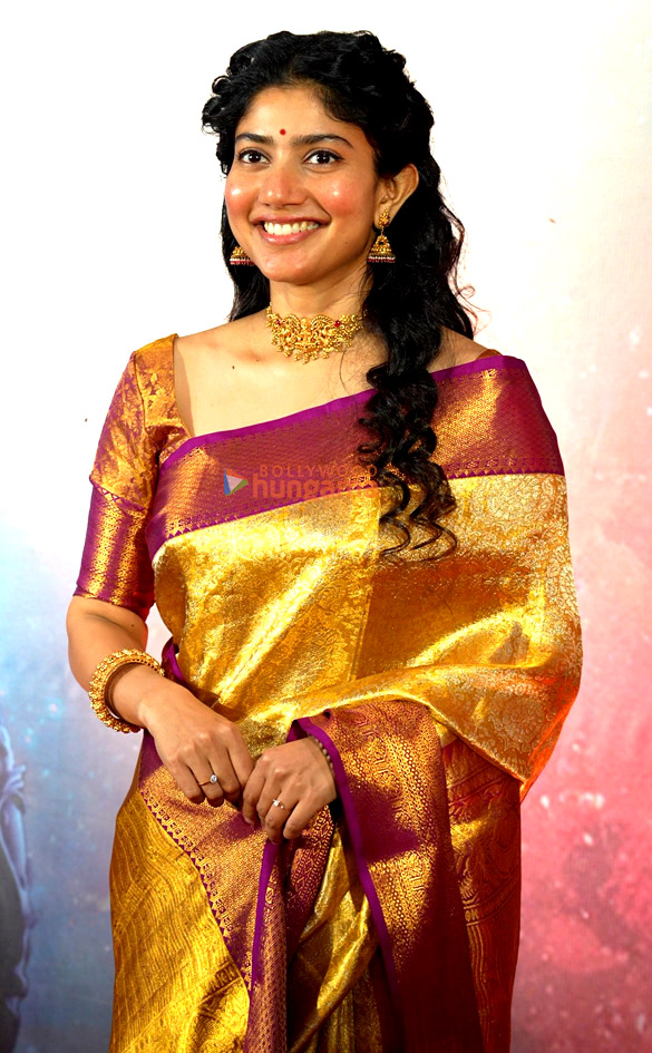 photos ranbir kapoor sai pallavi the entire team of ramayana snapped at the films trailer launch 2
