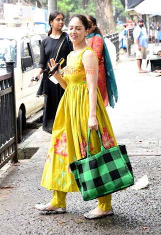 Photos: Sandeepa Dhar snapped outside dance class in Khar