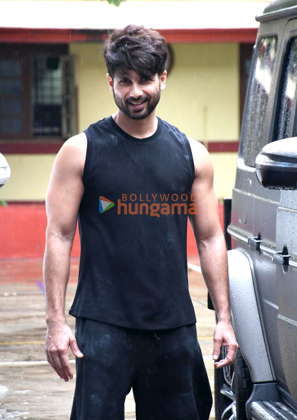 photos shahid kapoor and ishaan khatter snapped at the gym in bandra 6