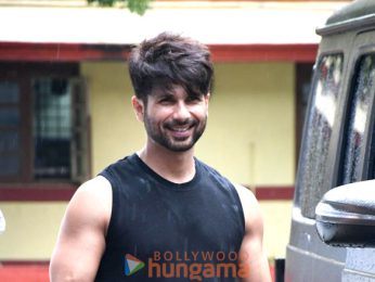 Photos: Shahid Kapoor and Ishaan Khatter snapped at the gym in Bandra Photos: Shahid Kapoor and Ishaan Khatter snapped at the gym in Bandra