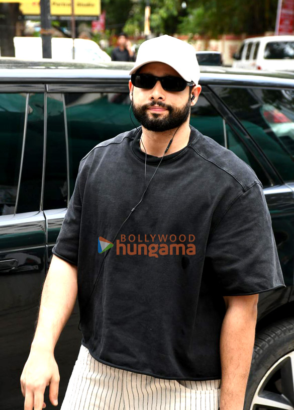 photos siddhant chaturvedi snapped in bandra 1