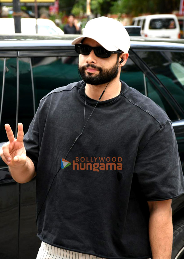 photos siddhant chaturvedi snapped in bandra 2