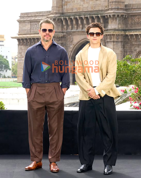photos team of the odyssey snapped posing in front gateway of india at the backdrop in mumbai 2