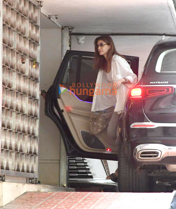 photos vicky kaushal and kriti sanon snapped at matrix office in santacruz 2