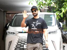 Photos: Vicky Kaushal and Kriti Sanon snapped at Matrix office in Santacruz