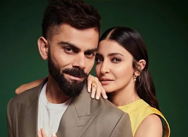 Virat Kohli ve Anushka Sharma, Mumbai Versova'daki lüks dairelerinde poz veriyor.