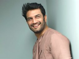 Sharad Kelkar provides financial assistance to Assam flood victims
