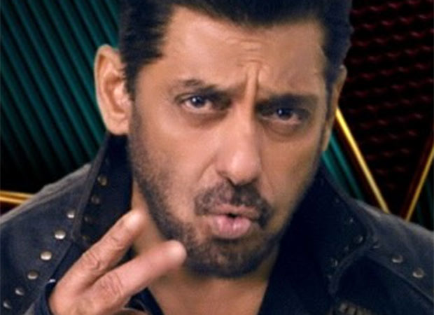 Bigg Boss 20 tanıtımında Salman Khan sunuculuk yaparken görülüyor