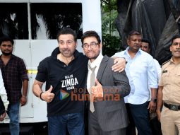 Photos: Aamir Khan, Sunny Deol and Preity Zinta snapped promoting Batwara 1947 on the sets of Kaun Banega Crorepati 18