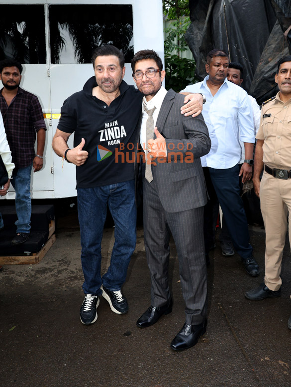 Photos: Aamir Khan, Sunny Deol and Preity Zinta snapped promoting Batwara 1947 on the sets of Kaun Banega Crorepati 18 Photos: Aamir Khan, Sunny Deol and Preity Zinta snapped promoting Batwara 1947 on the sets of Kaun Banega Crorepati 18